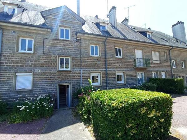 Centre ville de Condé, secteur calme. Appartement  T3 de 73.3m²  situé au Rez-de-chaussée:
Com...
