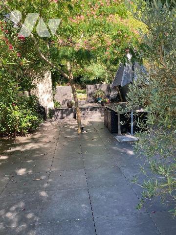 BELLE DEMEURE D'ARCHITECTE composée d'une entrée, salon/séjour avec poêle à granulés, cuisine a...