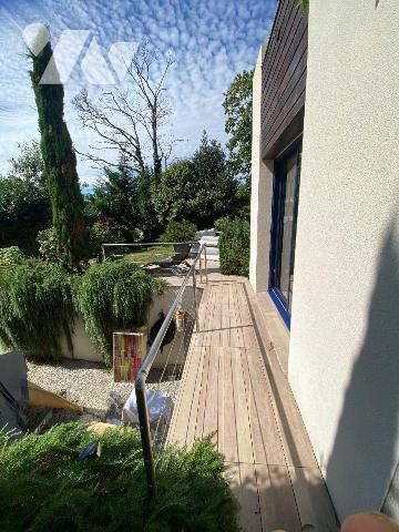 BELLE DEMEURE D'ARCHITECTE composée d'une entrée, salon/séjour avec poêle à granulés, cuisine a...