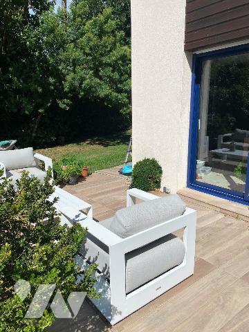 BELLE DEMEURE D'ARCHITECTE composée d'une entrée, salon/séjour avec poêle à granulés, cuisine a...