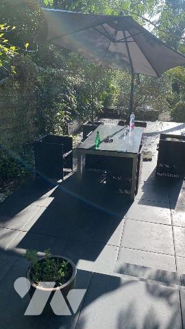 BELLE DEMEURE D'ARCHITECTE composée d'une entrée, salon/séjour avec poêle à granulés, cuisine a...