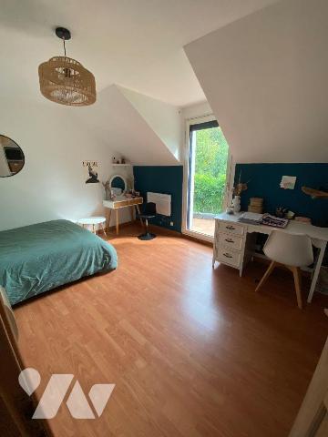 BELLE DEMEURE D'ARCHITECTE composée d'une entrée, salon/séjour avec poêle à granulés, cuisine a...