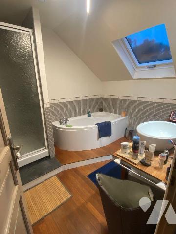 BELLE DEMEURE D'ARCHITECTE composée d'une entrée, salon/séjour avec poêle à granulés, cuisine a...