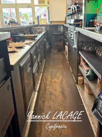 IMMEUBLE DE RAPPORT À VENDRE – MARSEILLE 10ᵉ – BAR + 2 LOGEMENTS + COUR PRIVATIVE