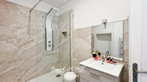 IMMEUBLE DE RAPPORT À VENDRE – MARSEILLE 10ᵉ – BAR + 2 LOGEMENTS + COUR PRIVATIVE