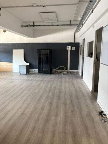 Local commercial 660 m²