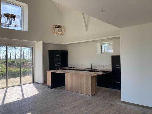 Maison restaurée à louer à Saint-Hilaire-des-Landes en Ille-et-Vilaine (35140), ref : 137/4065   
Campagne