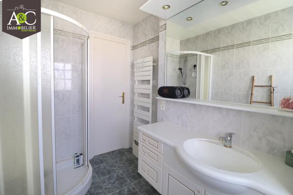 QUEVEN CENTRE NEO-BRETONNE 4 CHAMBRES