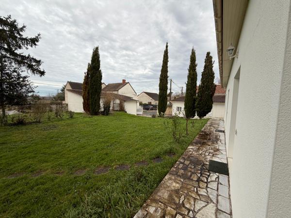 PAVILLON PLAIN-PIED - 3 CHAMBRES - 2 GARAGES - TERRAIN