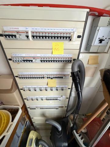 PAVILLON PLAIN-PIED - 3 CHAMBRES - 2 GARAGES - TERRAIN