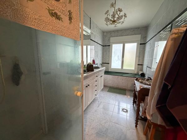 PAVILLON PLAIN-PIED - 3 CHAMBRES - 2 GARAGES - TERRAIN