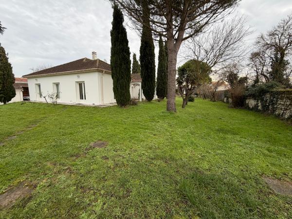 PAVILLON PLAIN-PIED - 3 CHAMBRES - 2 GARAGES - TERRAIN