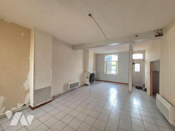 Merville, Charmante maison de ville mitoyenne à rénover !

Elle propose environ 80 m² habitab...