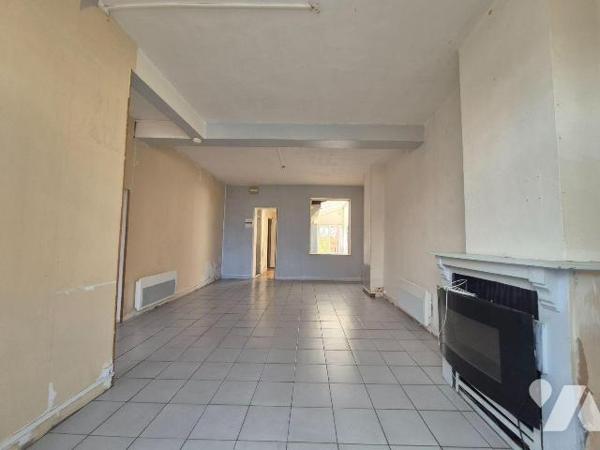 Merville, Charmante maison de ville mitoyenne à rénover !

Elle propose environ 80 m² habitab...