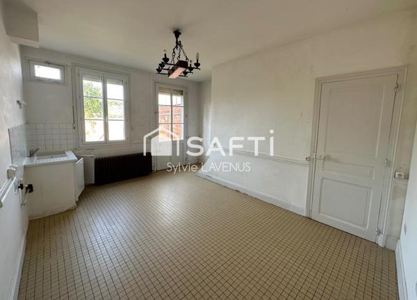 A VAILLY S/AISNE 02, A 20 MN DE SOISSONS, MAISON DE 180 M2 AVEC CAVE ET GARAGE, SUR SON TERRAIN CLOS DE 685 M2.