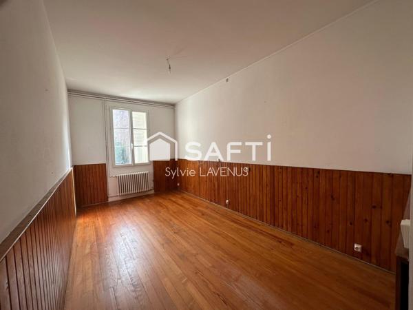 A VAILLY S/AISNE 02, A 20 MN DE SOISSONS, MAISON DE 180 M2 AVEC CAVE ET GARAGE, SUR SON TERRAIN CLOS DE 685 M2.