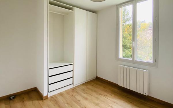 Appartement à louer    4 pièces • 75,13 m2 Saint-Geoire-en-Valdaine