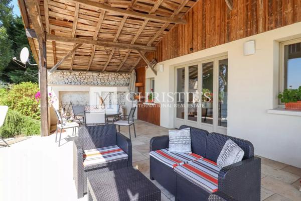 Superbe ferme avec un charmant cottage , une piscine accueillante, un court de tennis et 26 ha de terrain expansif