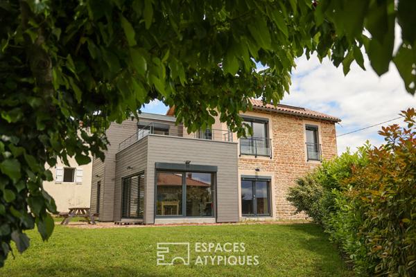 Duo de Maisons Atypiques avec Vue Époustouflante sur les Roches
