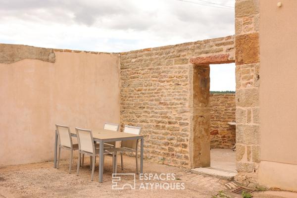Duo de Maisons Atypiques avec Vue Époustouflante sur les Roches