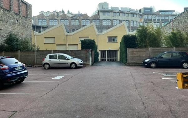 Stationnement à louer