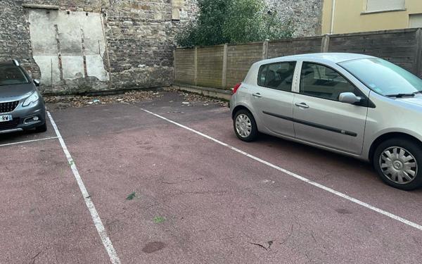 Stationnement à louer