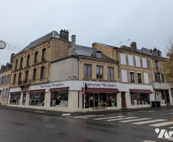 Immeuble de rapport composé d'un local commercial de 383m² et de deux appartements de type 4