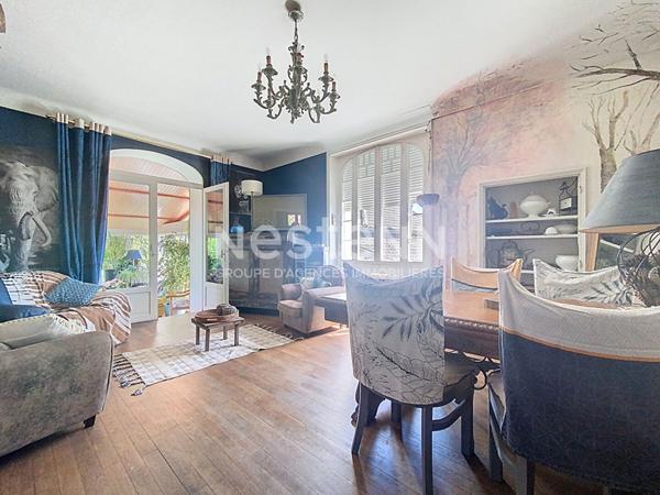 Maison d'architecte à vendre Vayrac 3 chambres, Cuisine aménagée et équipée, Véranda, Climatisation, double garage, Terrain arboré 900m2