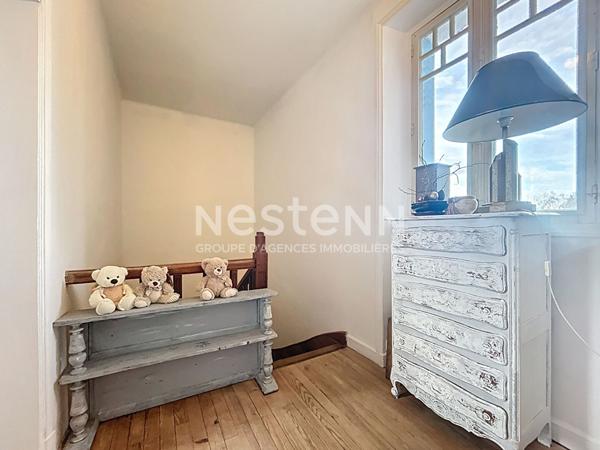 Maison d'architecte à vendre Vayrac 3 chambres, Cuisine aménagée et équipée, Véranda, Climatisation, double garage, Terrain arboré 900m2