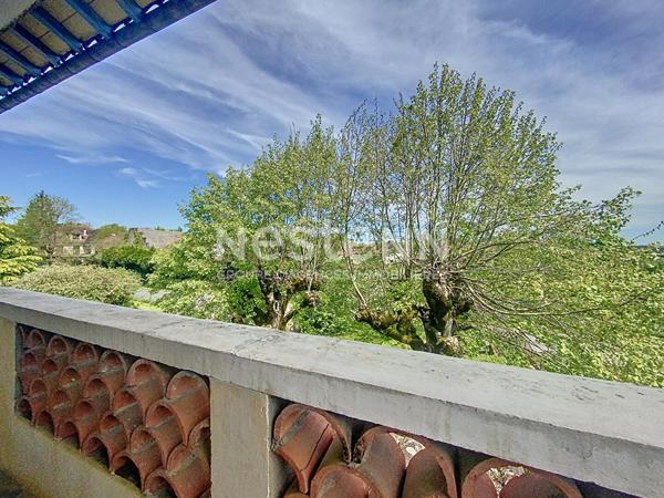 Maison d'architecte à vendre Vayrac 3 chambres, Cuisine aménagée et équipée, Véranda, Climatisation, double garage, Terrain arboré 900m2