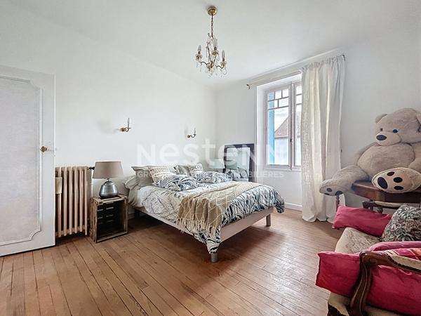 Maison d'architecte à vendre Vayrac 3 chambres, Cuisine aménagée et équipée, Véranda, Climatisation, double garage, Terrain arboré 900m2