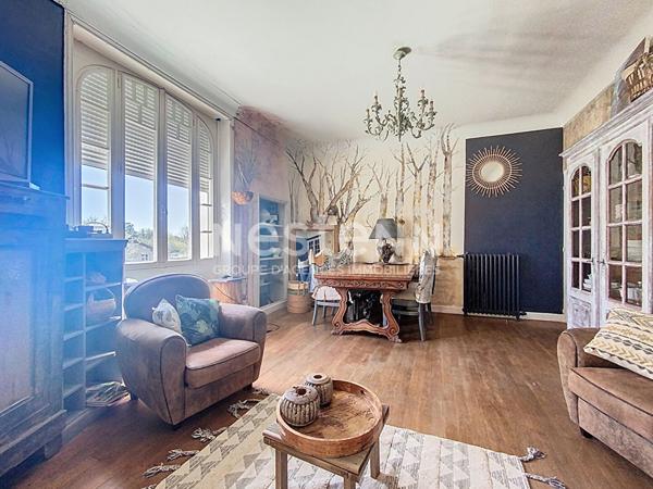 Maison d'architecte à vendre Vayrac 3 chambres, Cuisine aménagée et équipée, Véranda, Climatisation, double garage, Terrain arboré 900m2