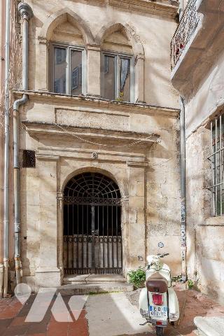 COUP DE COEUR - T2 ATYPIQUE AVEC TERRASSE A L'ENTREE DU PANIER.

À deux pas du Vieux-Port de ...