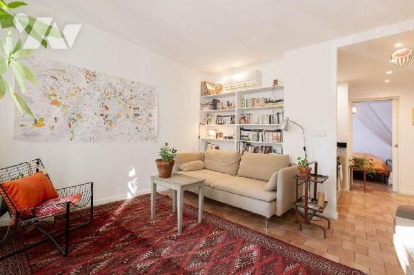 COUP DE COEUR - T2 ATYPIQUE AVEC TERRASSE A L'ENTREE DU PANIER.

À deux pas du Vieux-Port de ...