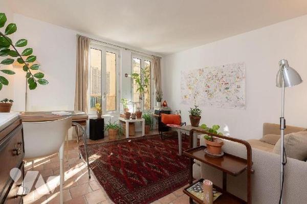 COUP DE COEUR - T2 ATYPIQUE AVEC TERRASSE A L'ENTREE DU PANIER.

À deux pas du Vieux-Port de ...