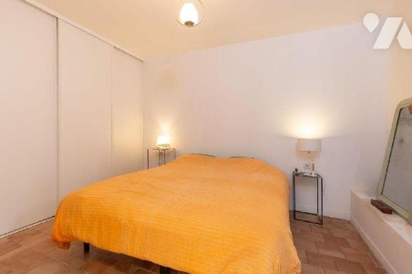 COUP DE COEUR - T2 ATYPIQUE AVEC TERRASSE A L'ENTREE DU PANIER.

À deux pas du Vieux-Port de ...