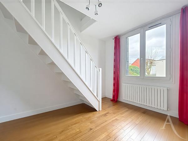 Maison 4 piéces - 2 chambres - sous-sol total - jardin - BONNIERES SUR SEINE - centre ville