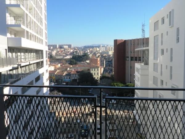 Métro national studio avec balcons vendu loué