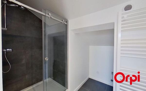 Appartement à louer    1 pièce • 17,65 m2 Lyon 8
