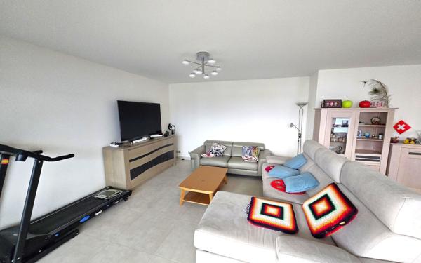 Appartement à louer    4 pièces • 133 m2 Saint-Genis-Pouilly