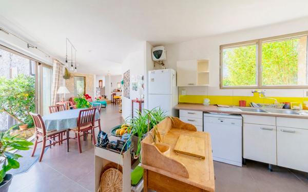 Maison à vendre    7 pièces • 236,10 m2 Forcalquier