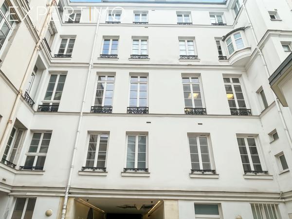 Paris (75008) A LOUER LOCAUX A USAGE MIXTE (habitation et bureaux)