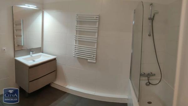 Appartement à louer 3 pièces 65.4m² Puteaux (92800)