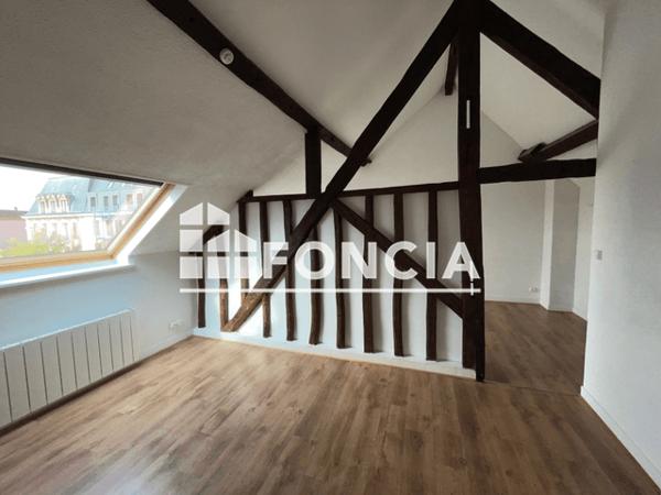 Location Studio 28.01 m² - 30 PLACE DES HALLES Chartres 28000