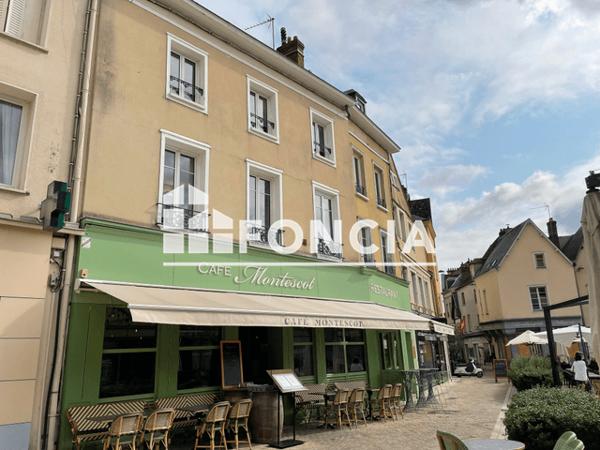 Location Studio 28.01 m² - 30 PLACE DES HALLES Chartres 28000