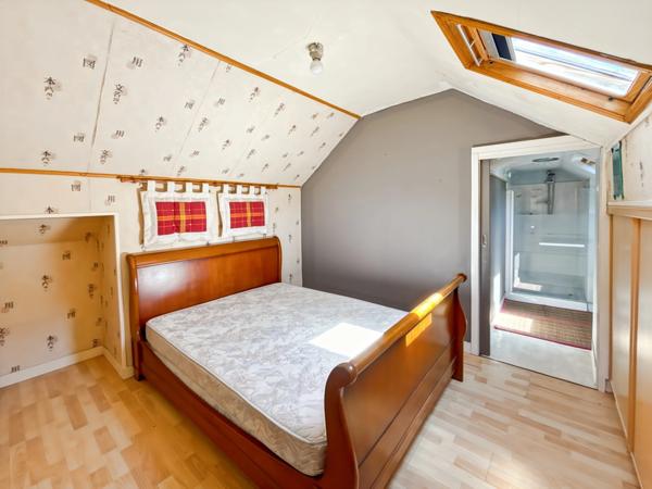 Mortain Maison de 120 m² avec gîte indépendant de 58 m² et terrain de 7 003 m² - La tranquillité de la campagne avec les avantages de la ville