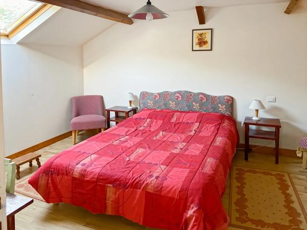 Mortain Maison de 120 m² avec gîte indépendant de 58 m² et terrain de 7 003 m² - La tranquillité de la campagne avec les avantages de la ville