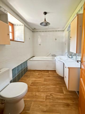 Mortain Maison de 120 m² avec gîte indépendant de 58 m² et terrain de 7 003 m² - La tranquillité de la campagne avec les avantages de la ville