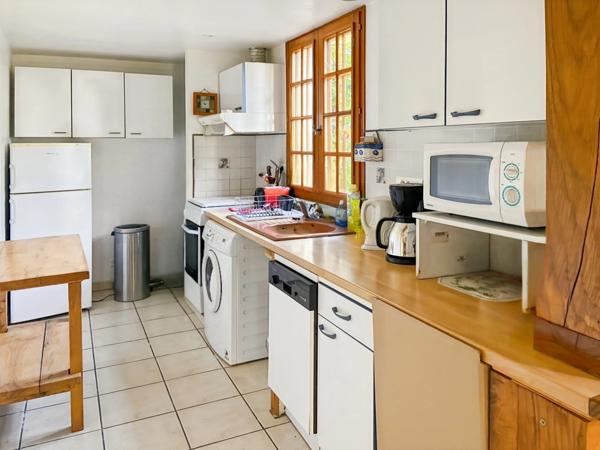 Mortain Maison de 120 m² avec gîte indépendant de 58 m² et terrain de 7 003 m² - La tranquillité de la campagne avec les avantages de la ville