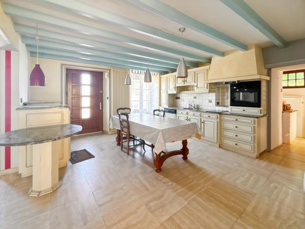 Mortain Maison de 120 m² avec gîte indépendant de 58 m² et terrain de 7 003 m² - La tranquillité de la campagne avec les avantages de la ville